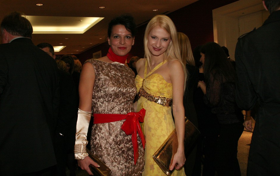 Modni oblikovalki Simona Lampe in Maja Ferme. (foto: Jasmina Hasković)