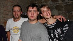 Igralci predstave Rdeča kapica: Tomislav Tomšič, Andrej Murenc in Asja Kahrimanović.