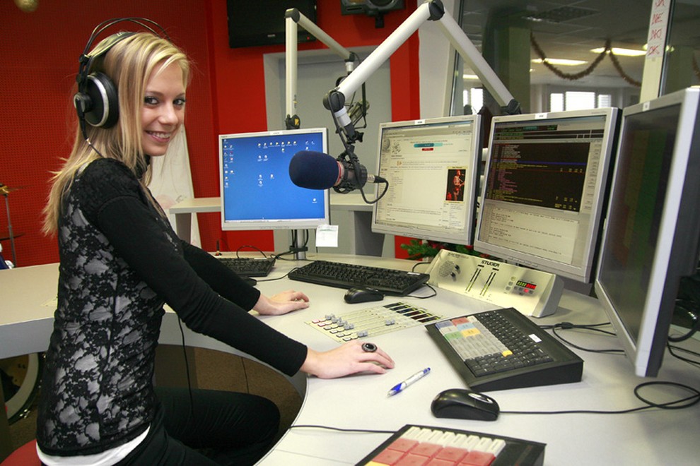 Maja bi kar ostala v studiu radia Antena.