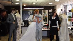 Predstavitev poročnih oblačil v trgovini Sens. 4