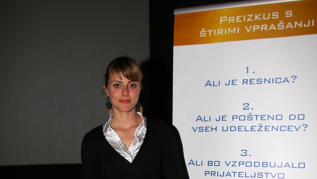 Živa Vadnov je nagovorila goste in povedala nekaj informacij o projektu Maja za mlade. (foto: Jasmina Hasković)