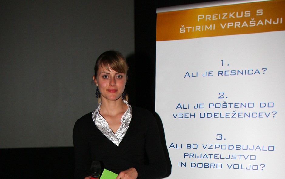 Živa Vadnov je nagovorila goste in povedala nekaj informacij o projektu Maja za mlade. (foto: Jasmina Hasković)