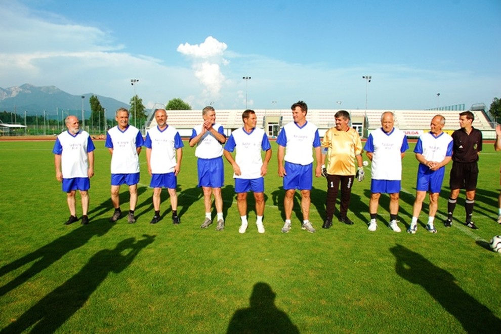 Nogometna ekipa zlatih slovenskih športnikov je bila borbena do zadnje minute tekme.