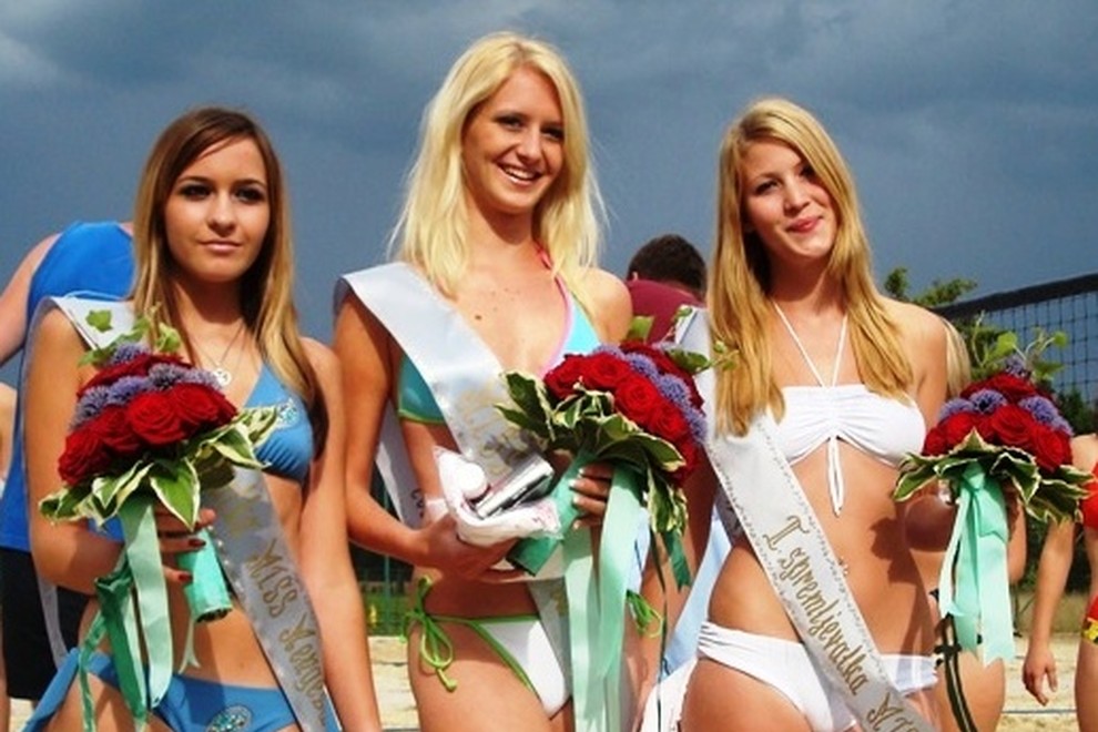 Zmagovalke tekmovanja Miss mivke v Mengšu.