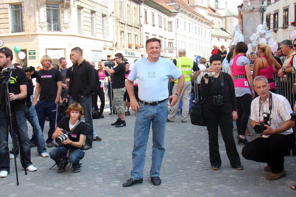 V cilju je tekačice čakal ljubljanski župan Zoran Janković.