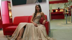 Predaja krone letošnji miss Slovenije Tini Petelin. 15