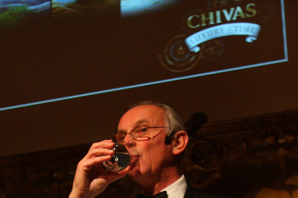 Poizkušanje viskijev Chivas Regal. 4