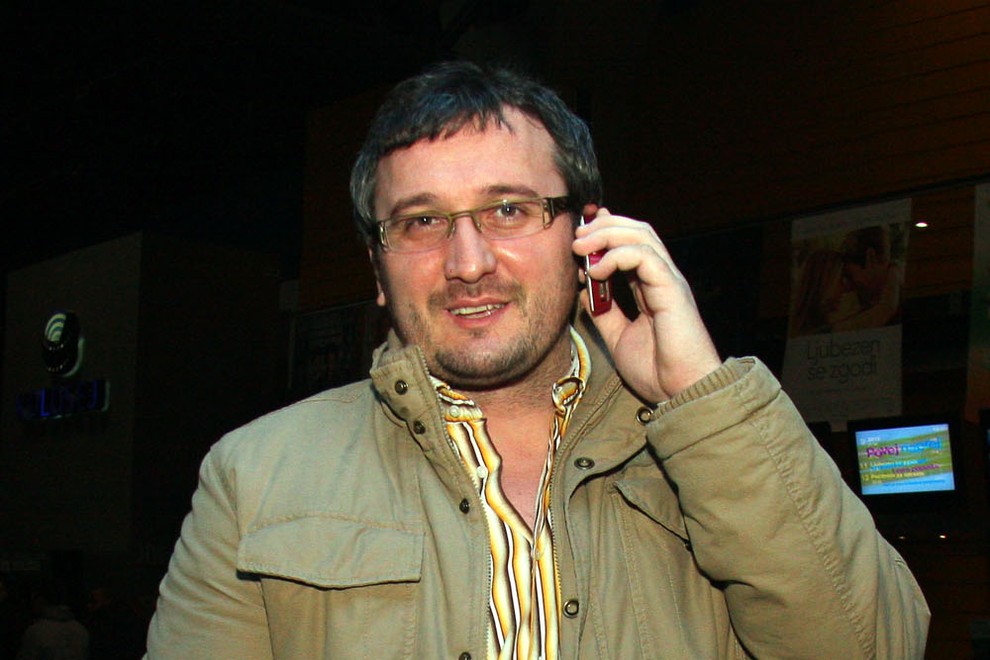 Željko Čakarević Željkić je pred začetkom filma še telefoniral. 5