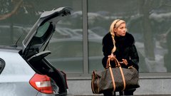 Lucija je nekaj kosov prtljage spravila v potovalko znamke Louis Vuitton.