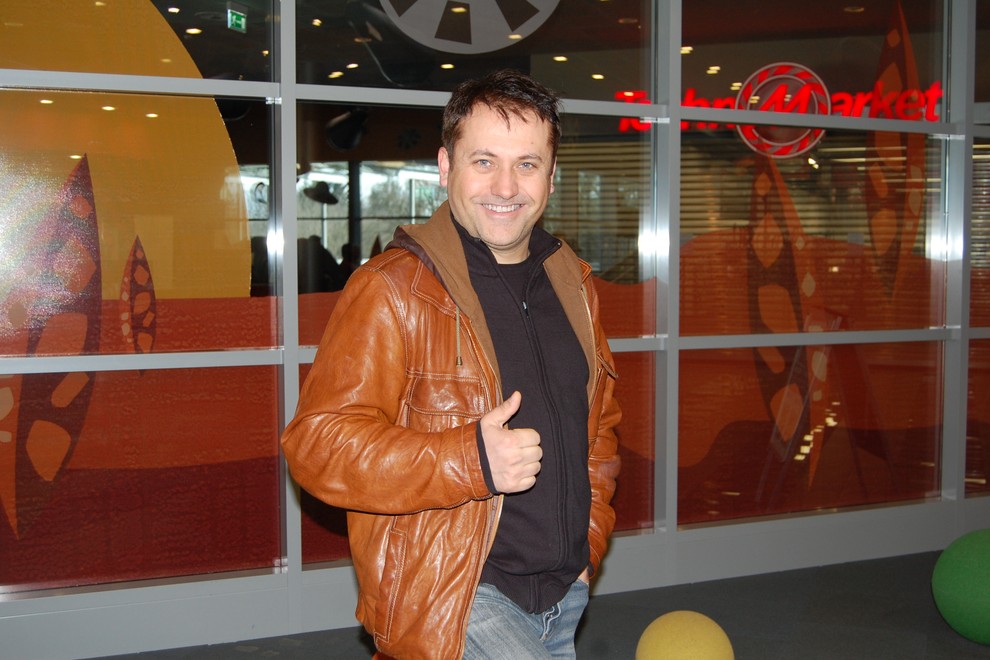 Na prireditvi je bil tudi producent in glasbenik Miki Šarac, ki je tudi sodeloval pri projektu.