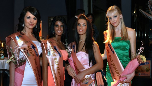 Zmagovalke lepotnega izbora Miss skokov 2010. (foto: Vesmin Kajtazovič)