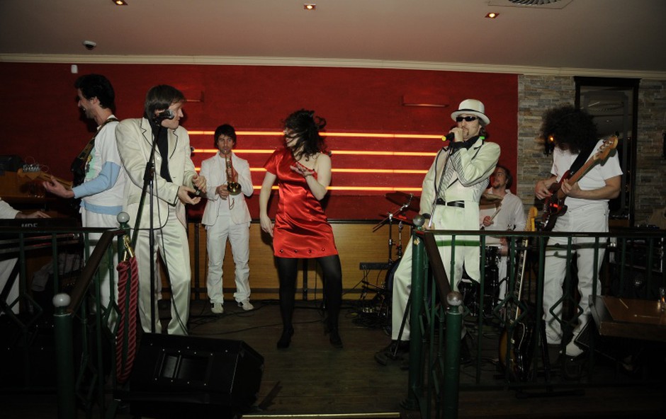 Skupina Soulfingers je pričarala z odlično glasbo noro zabavo. (foto: Sašo Radej)