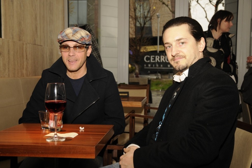 Zdenko Cotič - Coto, ki z Nino nastopa v spremljevalni skupini Jana Plestenjaka in Ninin avtor Martin Štibernik sta uživala ob Ninini glasbeni predstavi.