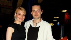 Martion Štibernik (na sliki s svojo Jasmino) je ponosni avtor skladbe Od tod do večnosti.