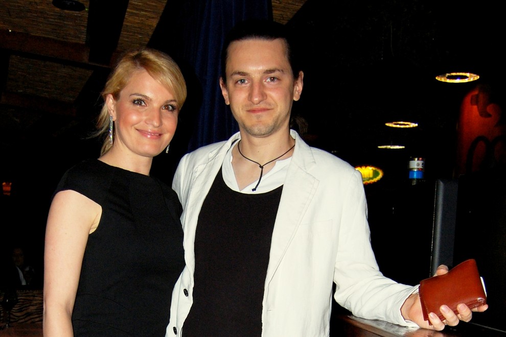 Martion Štibernik (na sliki s svojo Jasmino) je ponosni avtor skladbe Od tod do večnosti.