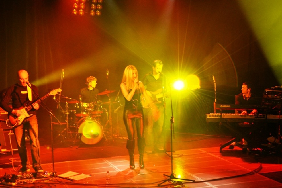 Maša Medik je v prvič predstavila svoje skladbe v živo s skupino.