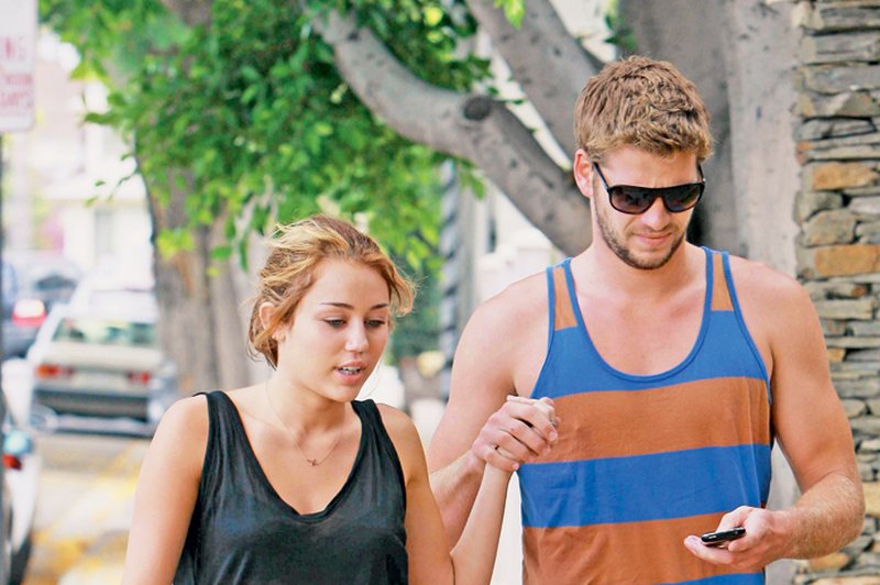 Miley Cyrus spet z Liamom  (foto: Red Dot)