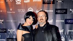 Sanji Grohar, ki se po novem ponaša z nazivom slovensko Playboyevo dekle desetletja, je čestital urednik Playboya Borut Omerzel.