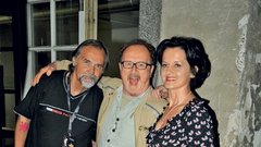 Lomilca ženskih src so prišli podpret radijski urednik Dragan Bulič, glasbenik Tomaž Domicelj in njegova partnerica, kiparka Irena Brunec Tebi. 