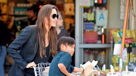 Angelina Jolie: Za sina najela psihoterapevtko