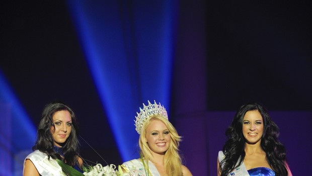 Rebecca Kim Lekše, Nastja Hercog in Ana Lipovšek so lepotice, ki so pobrale vse lepotne nazive Miss Earth 2011. (foto: Primož Predalič)