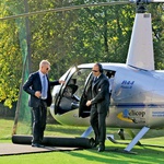 Kot se za bogataša spodobi, je Rajko na svojo poroko priletel kar s helikopterjem. (foto: N. Divja)