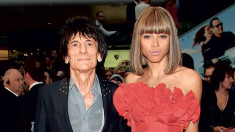 Kitaristu skupine Rolling Stones Ronnieju Woodu uspešno operirali raka na pljučih