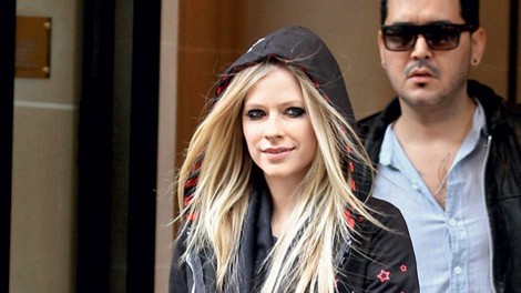 Avril Lavigne: Napadli so jo neznanci