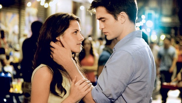 Pattinson je med drugim izjavil, da je zelo staromoden, ko gre za ljubezen, in da je v tem pogledu podoben Edwardu Cullenu, liku iz sage Somrak.  (foto: Profimedia.si)