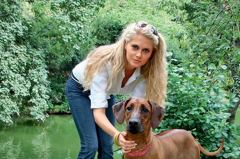 Maša Merc s psičko Timbo (foto: Mima)