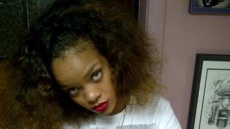 Rihanna: Tatu postevila 2Pacu