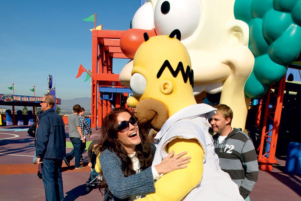 Rebeka je v studiu Universal srečala svojega usodnega moškega - Homerja Simpsona. Sandi je bil seveda zelo ljubosumen ...