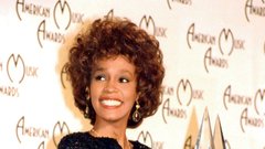 Whitney Houston je dobitnica dveh emmyjev, šestih grammyjev, 30 glasbenih nagrad billboard in 22 ameriških glasbenih nagrad, v njeni bogati glasbeni karieri pa se je skupno nabralo kar 415 različnih nagrad.  

