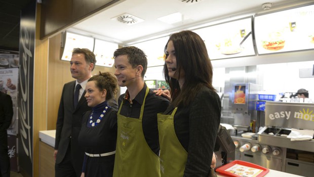 Ivjana Banić in Boštjan Romih v družbi ekipe McDonald'sa. (foto: Marko Dvornik)