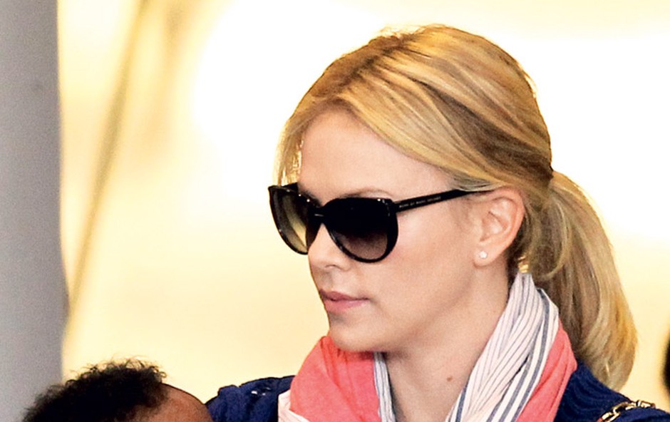 Charlize Theron Rojena za zveze Tuji trači Govori.se