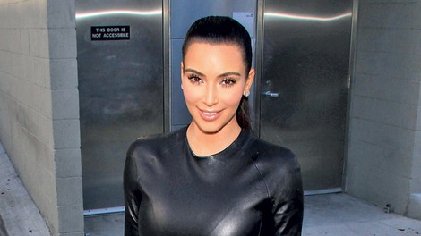 Kim Kardashian: Obleka ni vzdržala njenih oblin