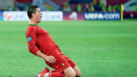 Cristiano Ronaldo: Navdušuje z novo frizuro