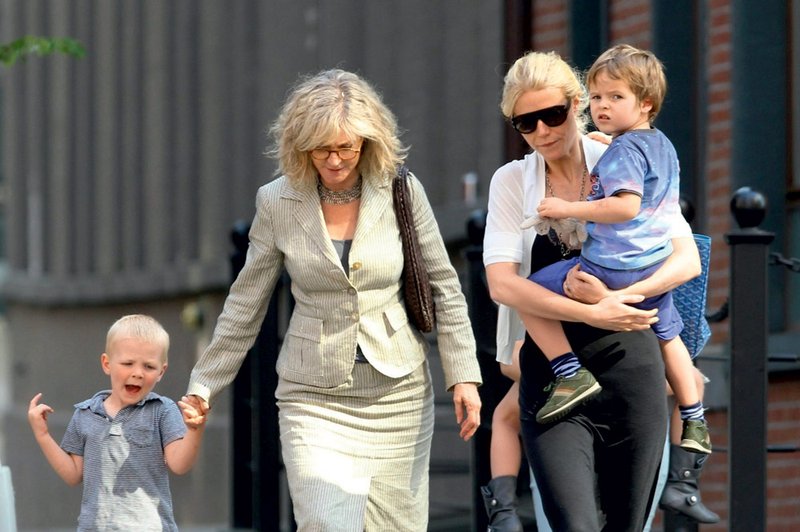 Gwyneth Paltrow: Zaradi mame se seli (foto: Profimedia.si)