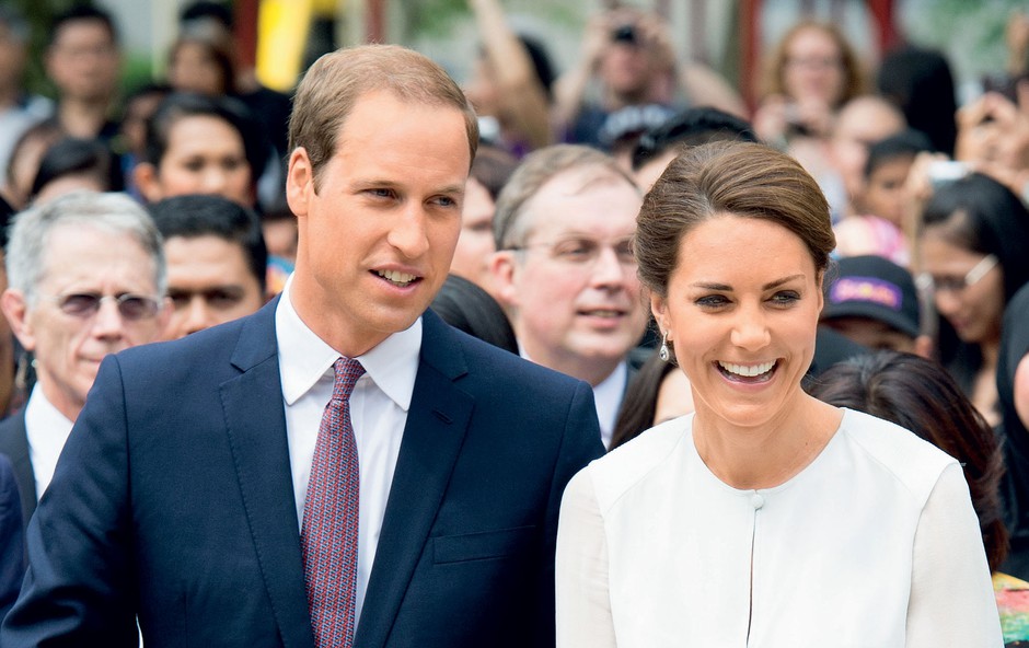 Trenutno sta princ William in vojvodinja Kate na devetdnevni turneji po Bližnjem vzhodu. Gre za potovanje v sklopu kraljičine diamantne obletnice. Kljub škandalu nadaljujeta potovanje in poskušata vse skupaj pozabiti.  (foto: revija Lea)