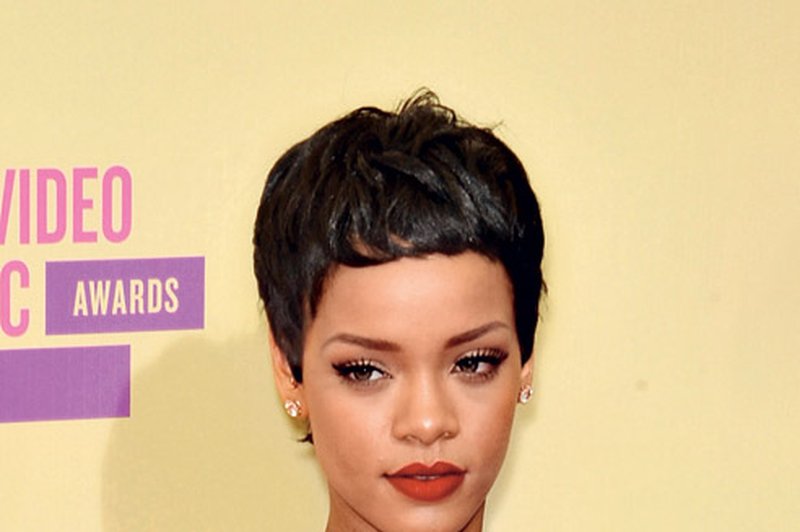 Rihanna: Oče bi rad, da se poroči s Chrisom (foto: Shutterstock)