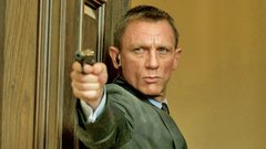 Bonda seveda igra Daniel Craig, njegova naloga pa je, da porazi zlobneža, torej Javierja Bardema. Vlogo M je spet prevzela Judi Dench, v filmu pa je sicer mogoče videti tudi Ralpha Fiennesa, Bena Whishawa, Bondovi dekleti pa sta Naomie Harris in Berenice Marlohe.
