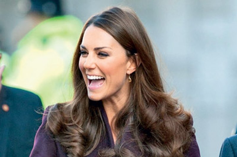 Kate Middleton: Po škandalu  zapeta do vratu (foto: Profimedia.si)