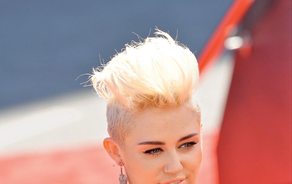 Miley Cirus: Dobila ponudbo za vlogo v porno filmu - Tuji traÄi - Govori.se