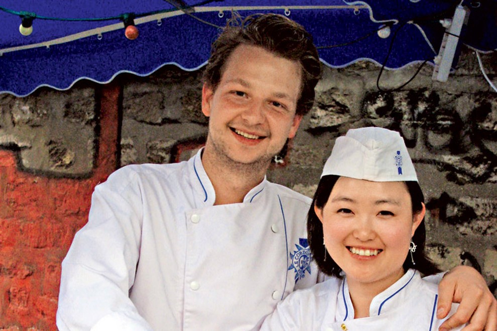 Leta 2007 je v Parizu v okviru akademije Le Cordon Bleu kuhal na dogodku Slow Food France na temo praženega krompirja.