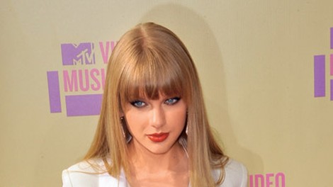 Taylor Swift: Jokala zaradi  člankov o sebi