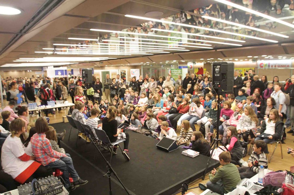 31. slovenski knjižni sejem se je pričel s podelitvijo prvih nagrad (foto: Goran Antley)