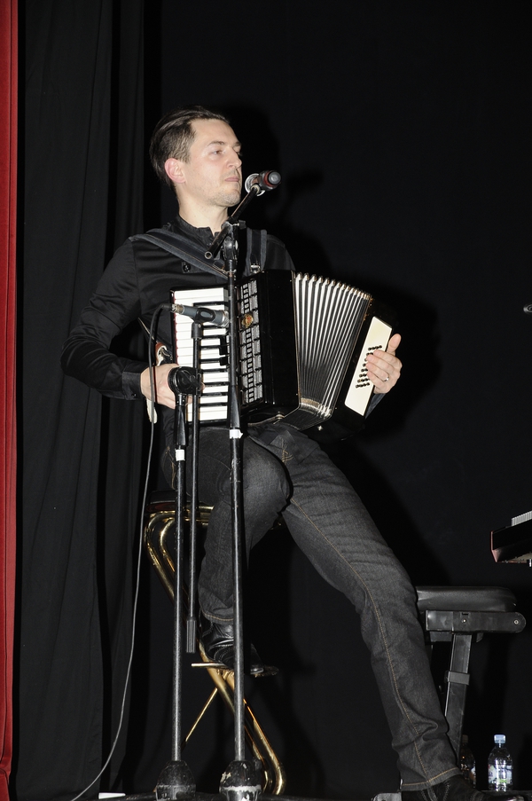 Janu se je na odru pridružil tudi glasbenik in producent Martin Štibernik.