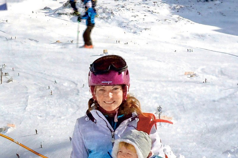 Tia je svoji hčerkici sneg predstavila kar na 3200 metrov nadmorske višine.
 (foto: Osebni arhiv)