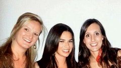 Lepa Adriana (na sredini) je tudi Andrejeva prijateljica na Facebooku. Slike razkrivajo, da je res prava lepotica.