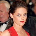 Kristen je prepričana, da ji bodo večje prsi pomagale, da svojega fanta Roberta Pattinsona 'priklene' nase. 